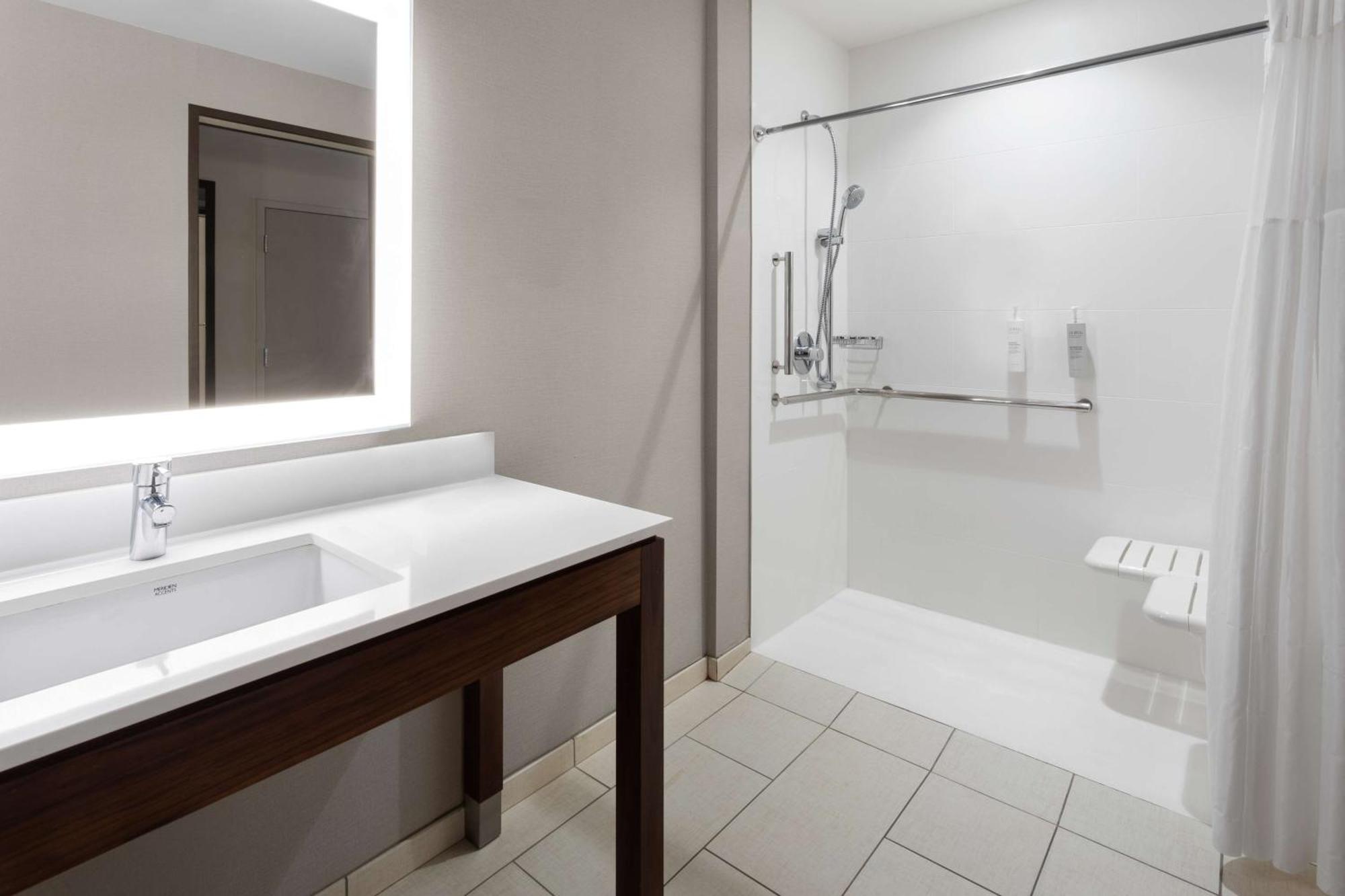 Hampton Inn By Hilton Nashville Airport Century Place Exterior foto