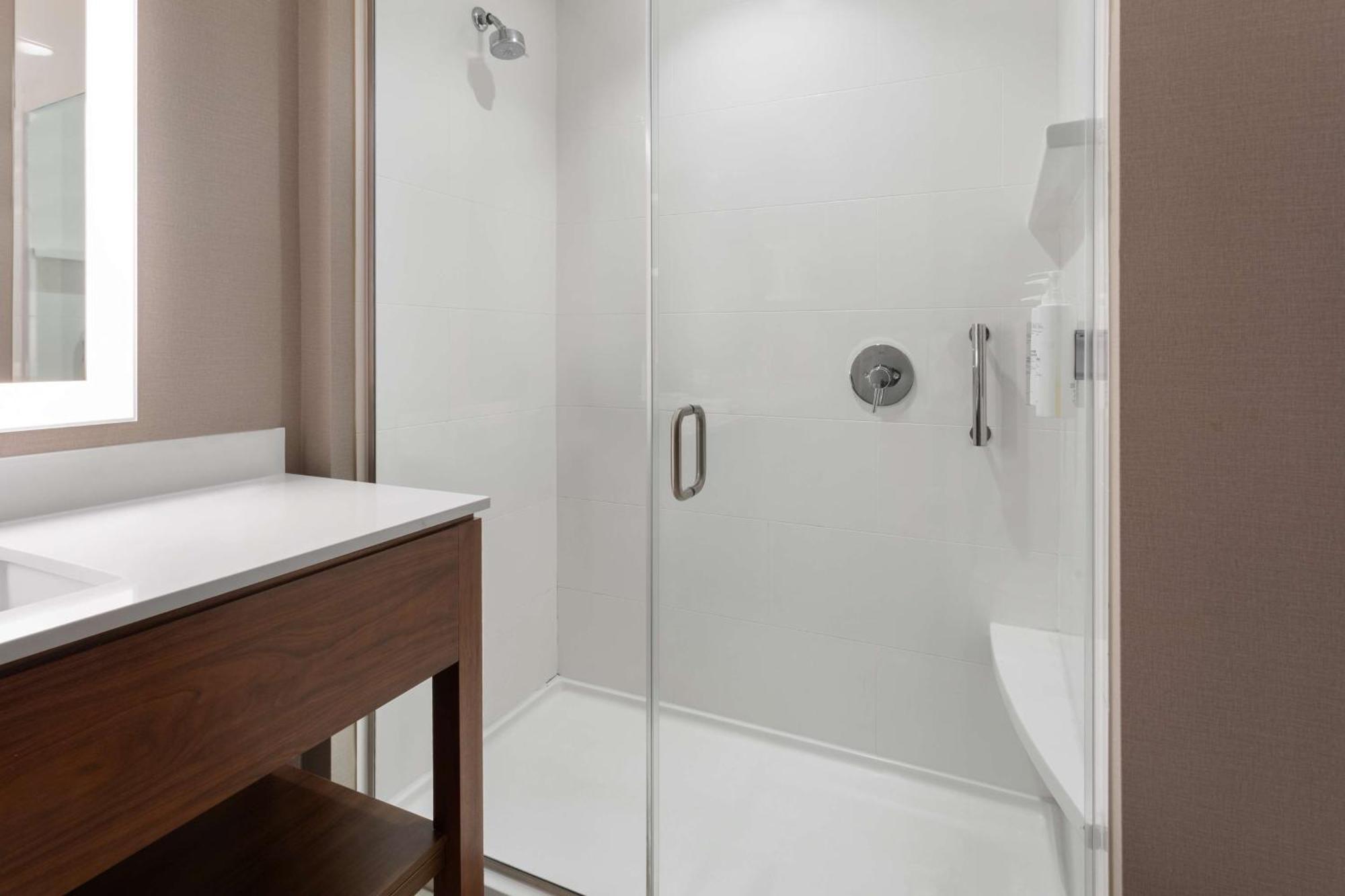 Hampton Inn By Hilton Nashville Airport Century Place Exterior foto