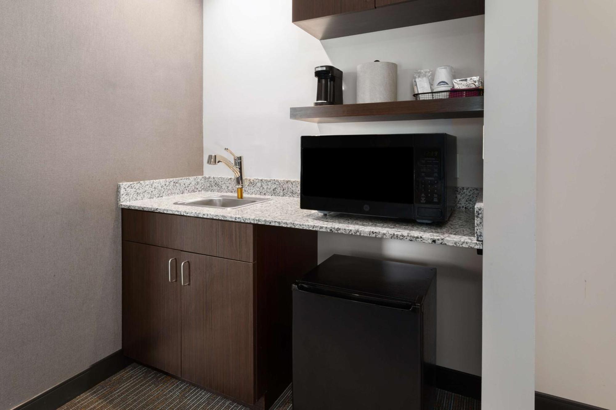 Hampton Inn By Hilton Nashville Airport Century Place Exterior foto