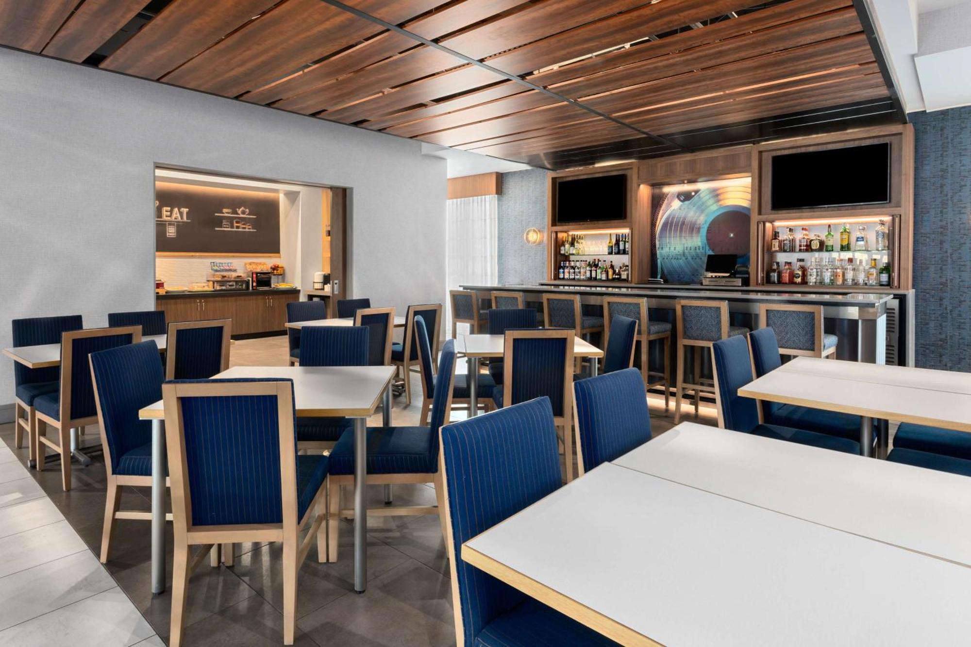 Hampton Inn By Hilton Nashville Airport Century Place Exterior foto