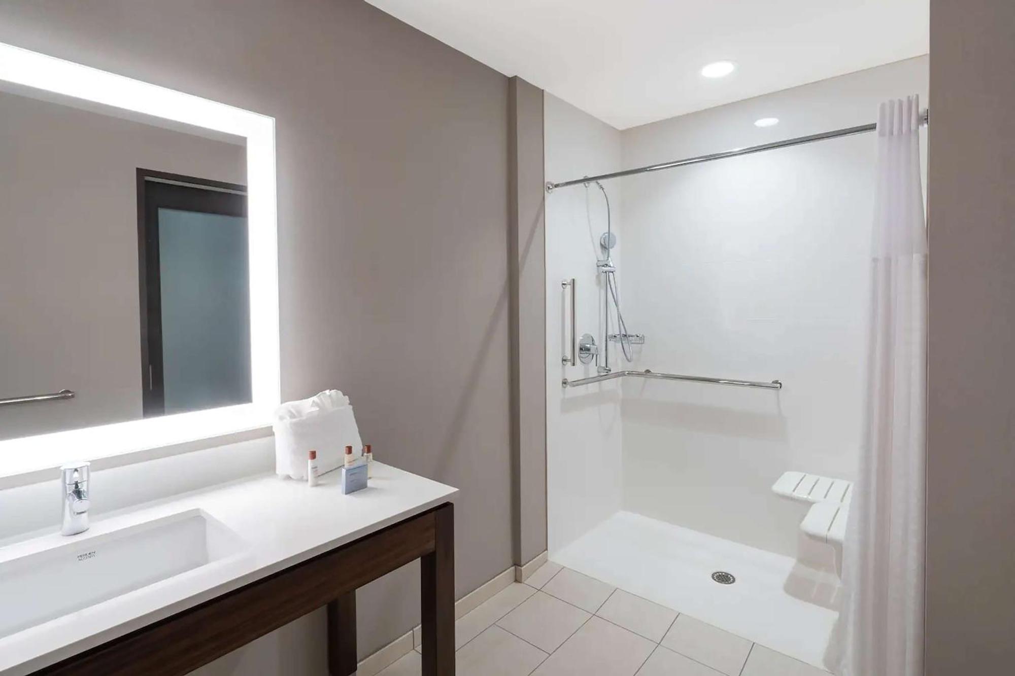 Hampton Inn By Hilton Nashville Airport Century Place Exterior foto