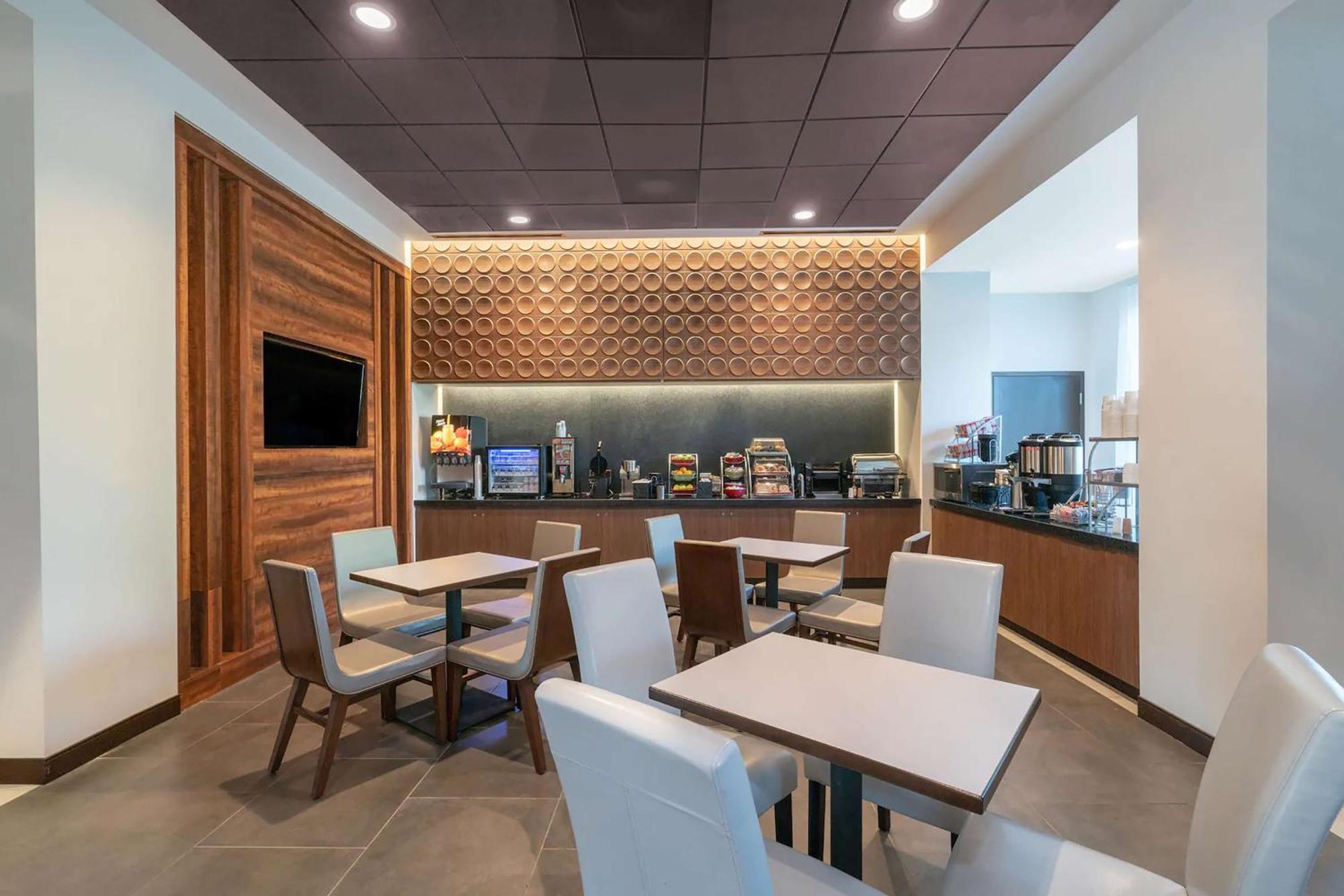Hampton Inn By Hilton Nashville Airport Century Place Exterior foto